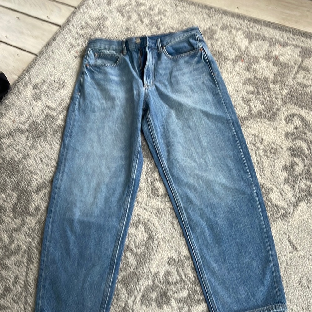 New without tags, gap barrel jean, size 28/6. Highrise